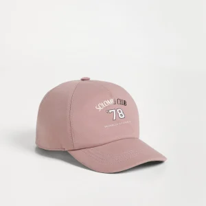 Baseball cap with graphic