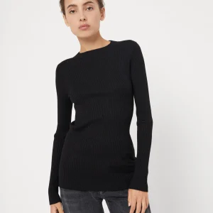 Lightweight sweater