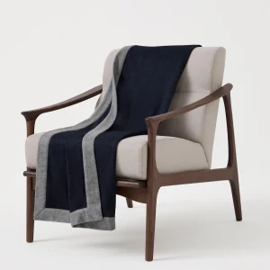 Cashmere throw with contrasting border