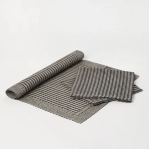 Runner and napkins set