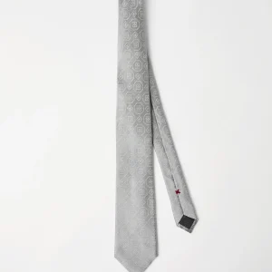 Silk necktie
