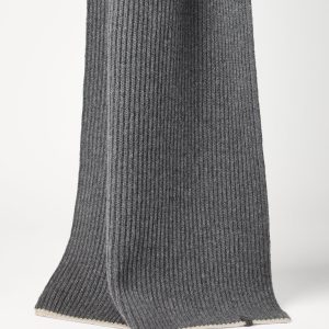 Knit scarf