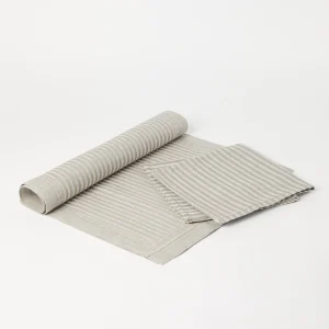 Runner and napkins set