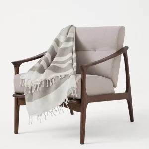 Lightweight throw