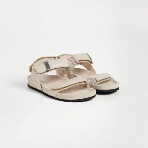 Sandals with monili