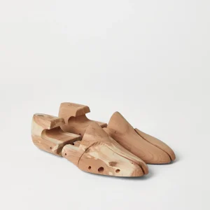 Cedar wood shoe trees