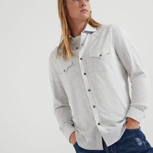 Shirt with snaps