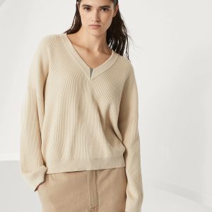 Sweater with monili