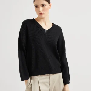 Sweater with monili