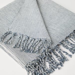 Lightweight throw