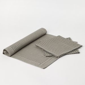 Runner and napkins set