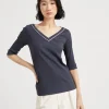 T-shirt with monili