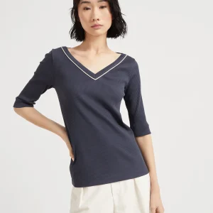 T-shirt with monili