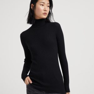 Lightweight sweater