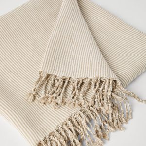 Lightweight throw