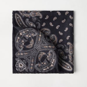 Pocket square with pattern