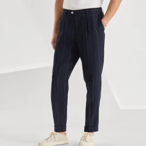 Leisure fit trousers with pleats