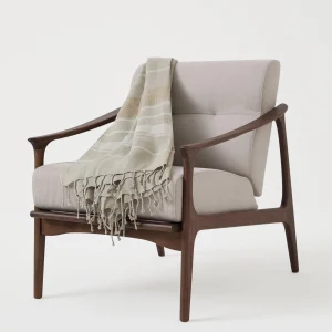 Lightweight throw