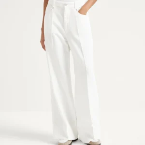 Loose trousers