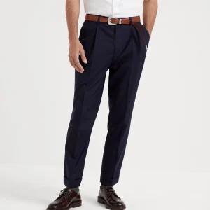 Trousers with pleats