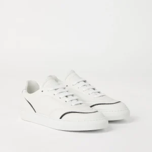 Sneakers with monili