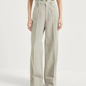 Loose trousers