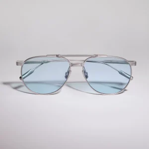 Sunglasses with photochromic lenses