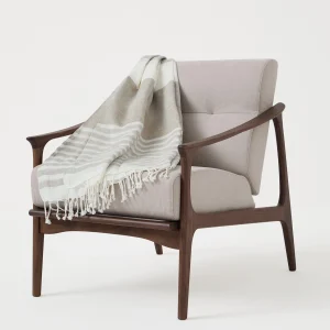 Lightweight throw